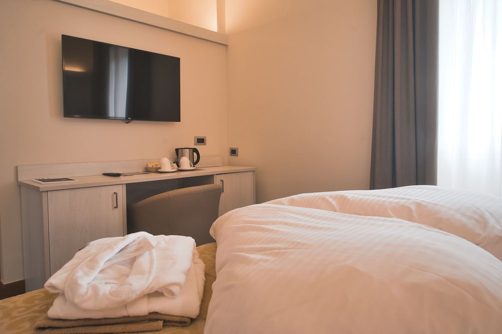 Villa Nicolli Romantic Resort - Adults Only — Hotel rooms in Riva del Garda, Trentino-Alto Adige