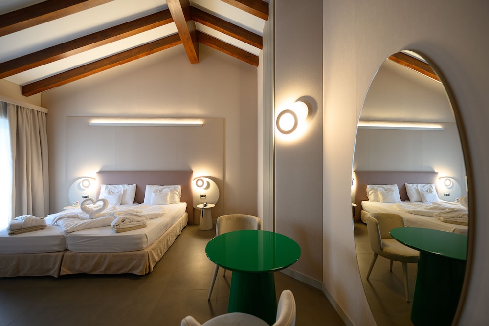 Villa Nicolli Romantic Resort - Adults Only — Hotel rooms in Riva del Garda, Trentino-Alto Adige