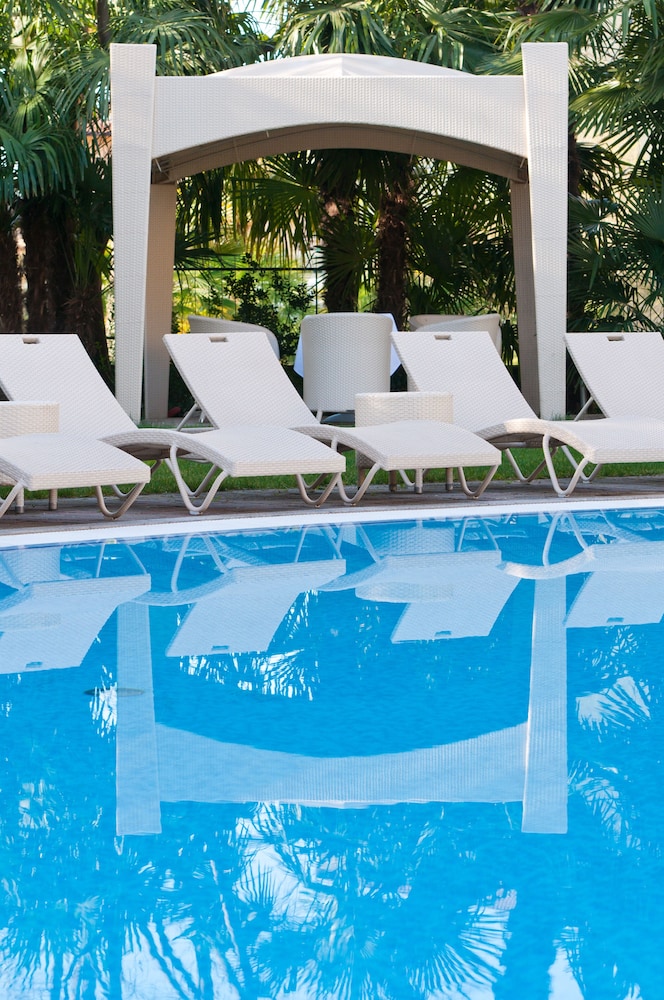 Villa Nicolli Romantic Resort - Adults Only — Swimming pool in Riva del Garda, Trentino-Alto Adige