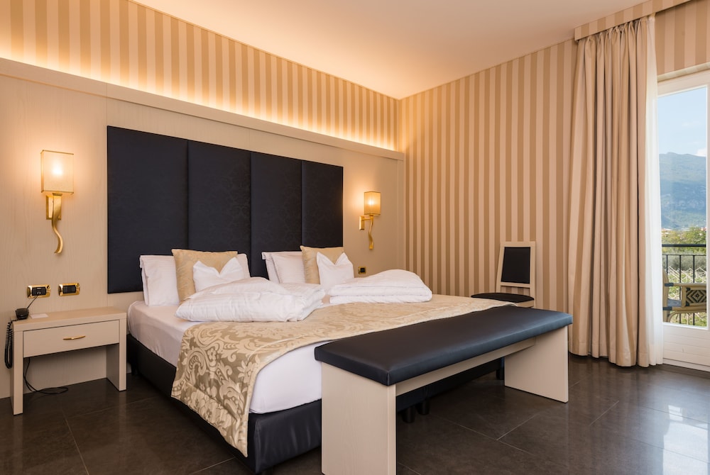 Villa Nicolli Romantic Resort - Adults Only — Hotel rooms in Riva del Garda, Trentino-Alto Adige