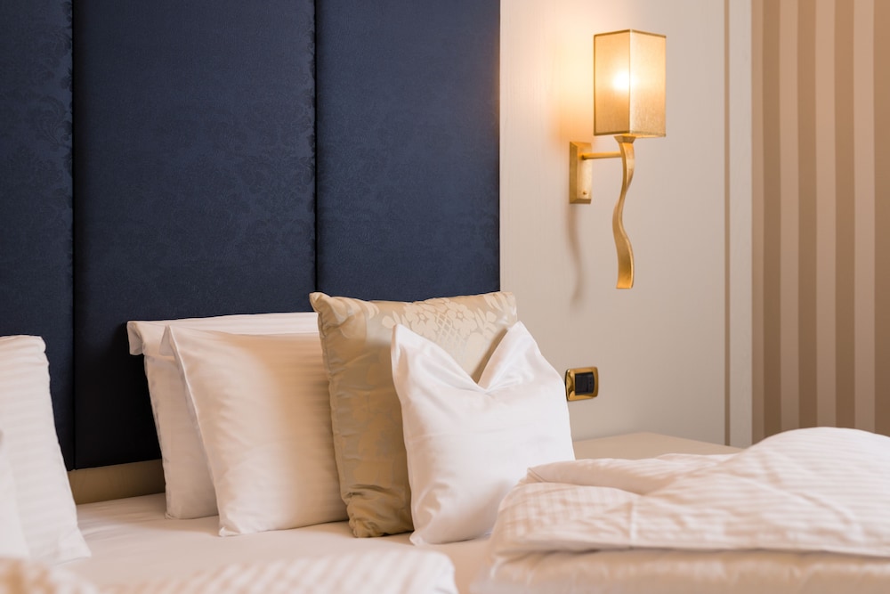Villa Nicolli Romantic Resort - Adults Only — Hotel rooms in Riva del Garda, Trentino-Alto Adige