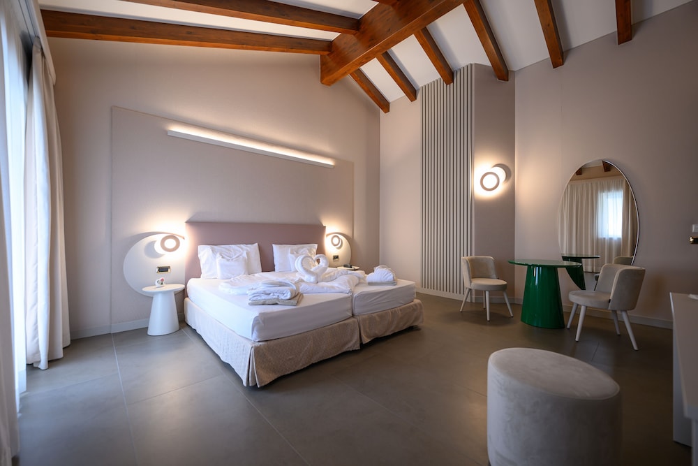 Villa Nicolli Romantic Resort - Adults Only — Hotel rooms in Riva del Garda, Trentino-Alto Adige