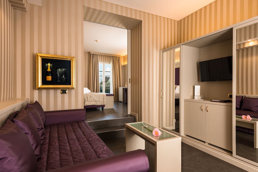 Villa Nicolli Romantic Resort - Adults Only — Hotel rooms in Riva del Garda, Trentino-Alto Adige