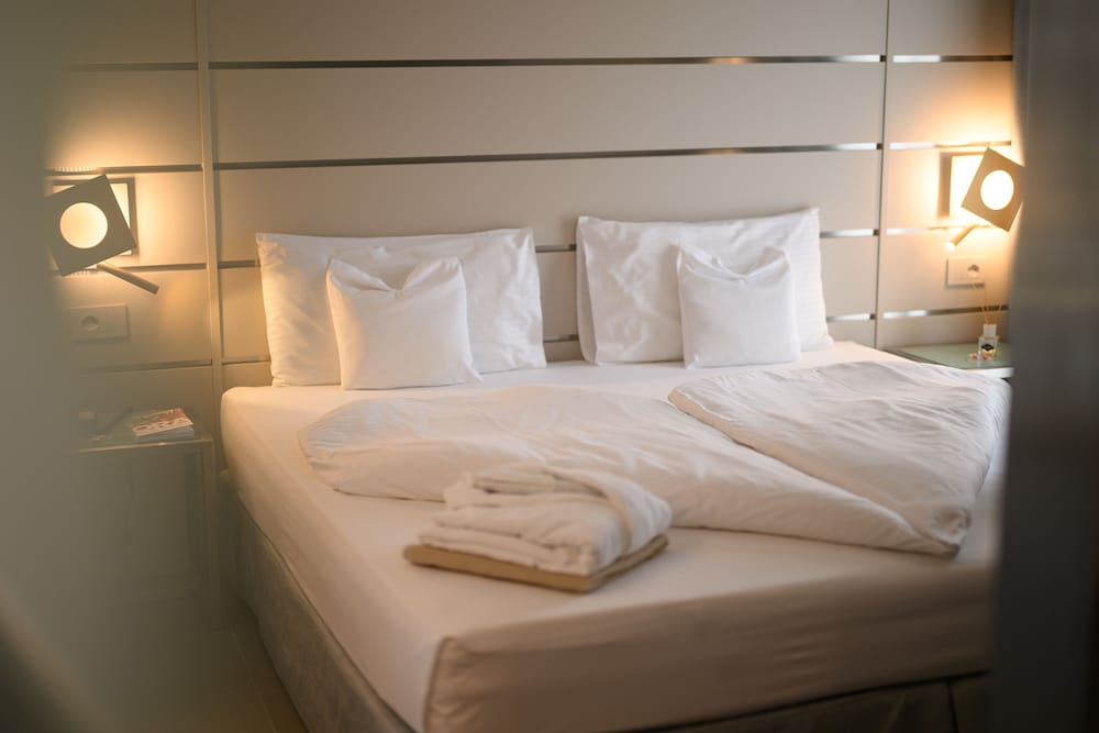 Villa Nicolli Romantic Resort - Adults Only — Hotel rooms in Riva del Garda, Trentino-Alto Adige