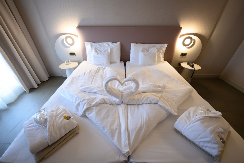 Villa Nicolli Romantic Resort - Adults Only — Hotel rooms in Riva del Garda, Trentino-Alto Adige