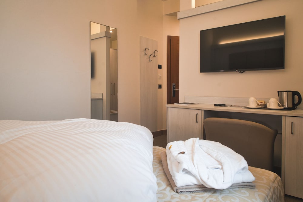 Villa Nicolli Romantic Resort - Adults Only — Hotel rooms in Riva del Garda, Trentino-Alto Adige