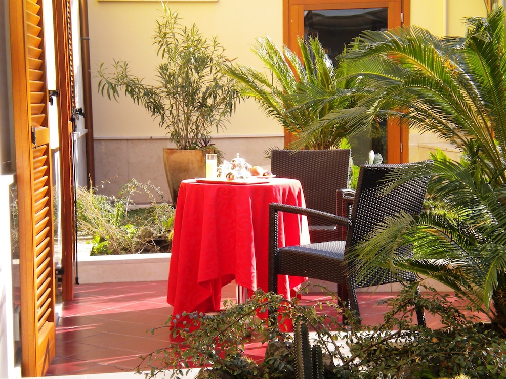 Diana Pompei — Restaurant & bars in Pompei, Campania