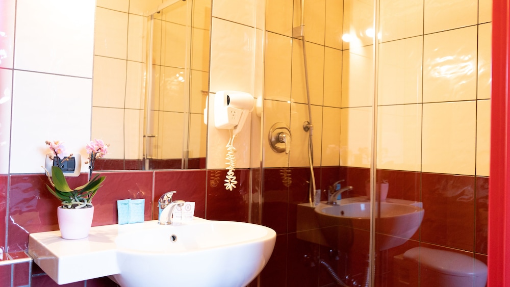 Diana Pompei — Hotel rooms in Pompei, Campania