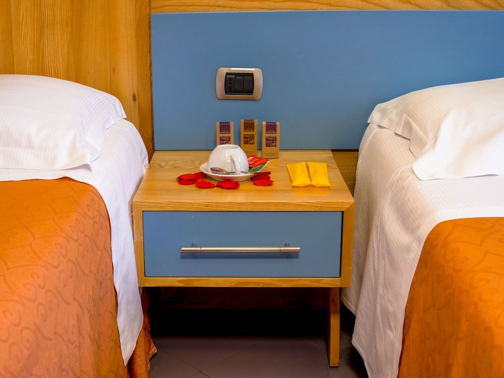 Diana Pompei — Hotel rooms in Pompei, Campania