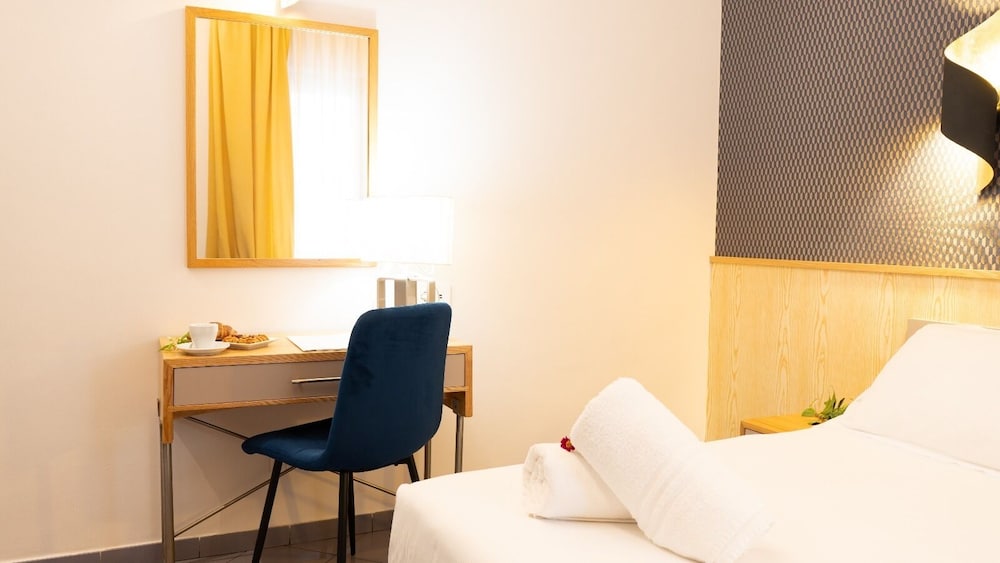 Diana Pompei — Hotel rooms in Pompei, Campania