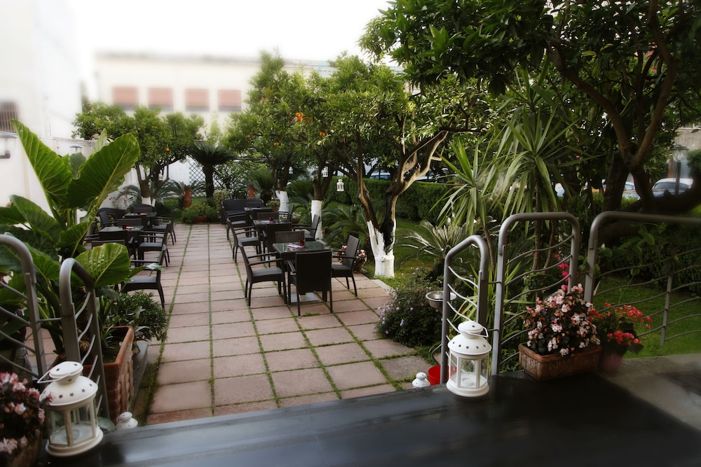 Diana Pompei — Restaurant & bars in Pompei, Campania