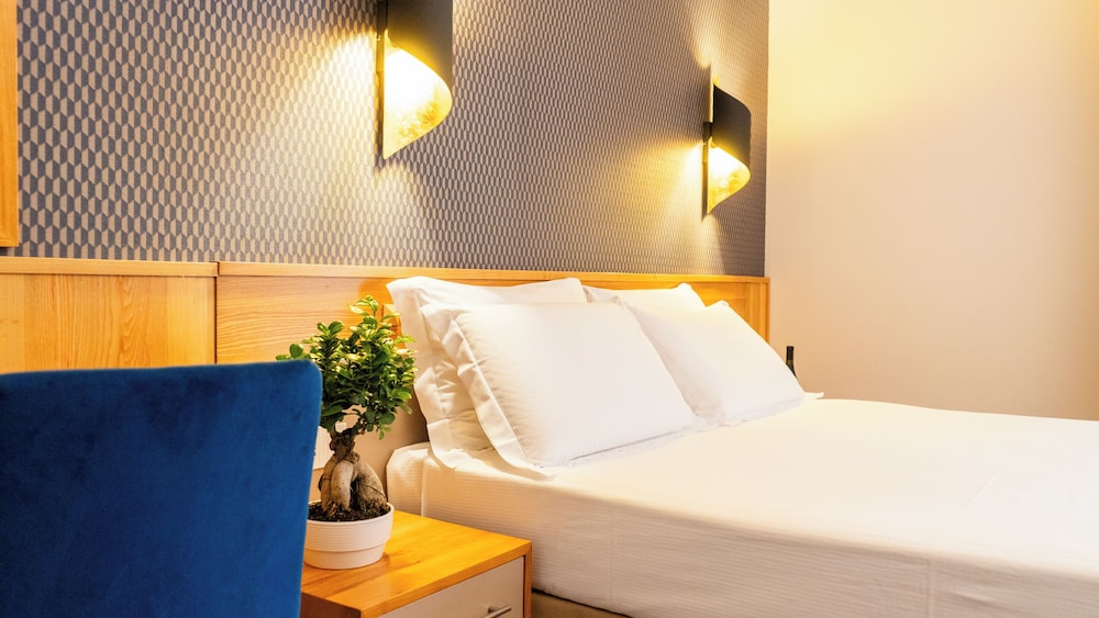 Diana Pompei — Hotel rooms in Pompei, Campania