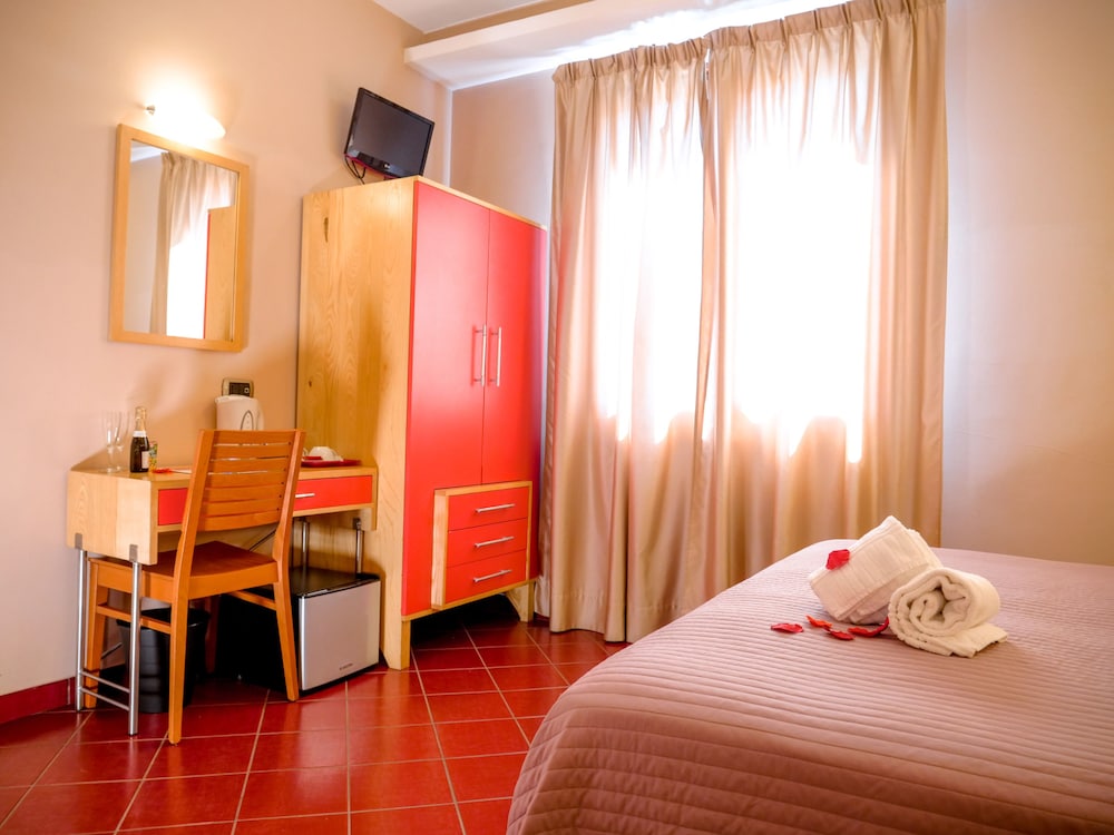 Diana Pompei — Hotel rooms in Pompei, Campania