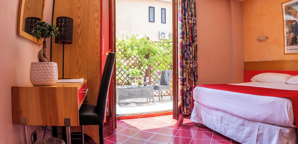Diana Pompei — Hotel rooms in Pompei, Campania