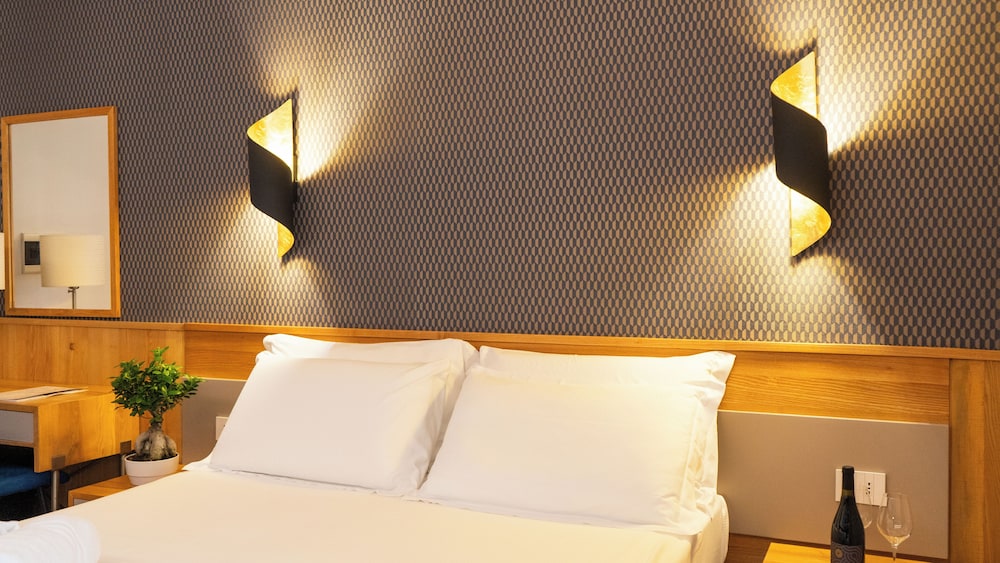Diana Pompei — Hotel rooms in Pompei, Campania