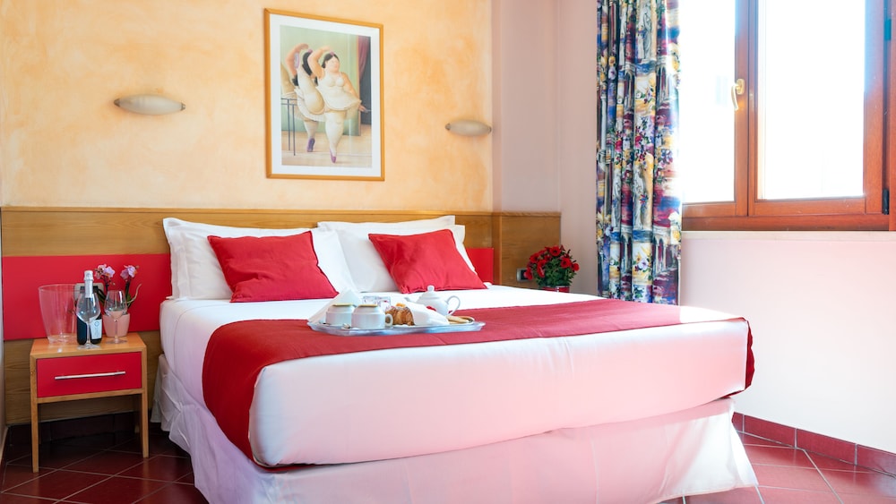 Diana Pompei — Hotel rooms in Pompei, Campania