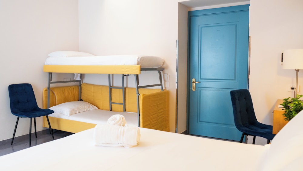 Diana Pompei — Hotel rooms in Pompei, Campania