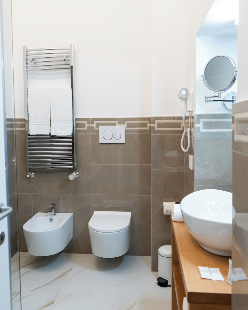 Diana Pompei — Hotel rooms in Pompei, Campania