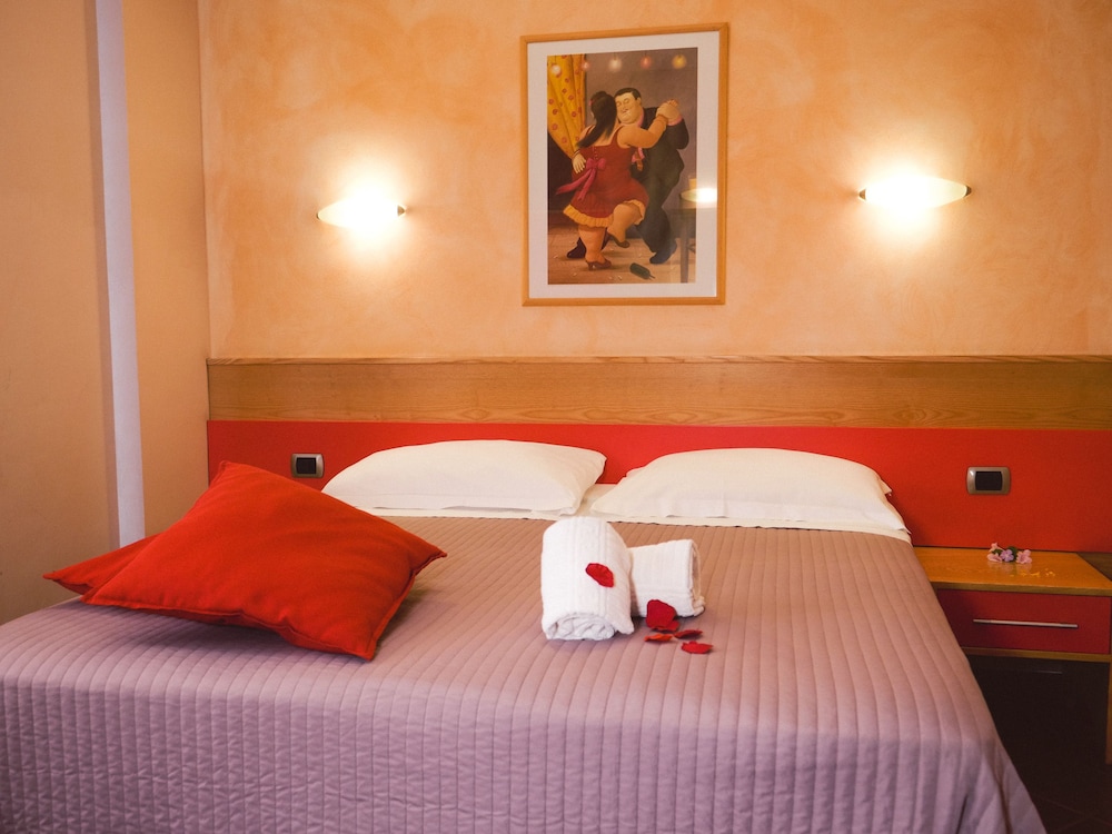 Diana Pompei — Hotel rooms in Pompei, Campania
