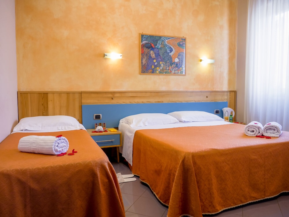 Diana Pompei — Hotel rooms in Pompei, Campania
