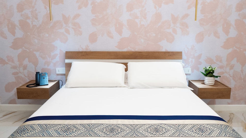 Diana Pompei — Hotel rooms in Pompei, Campania