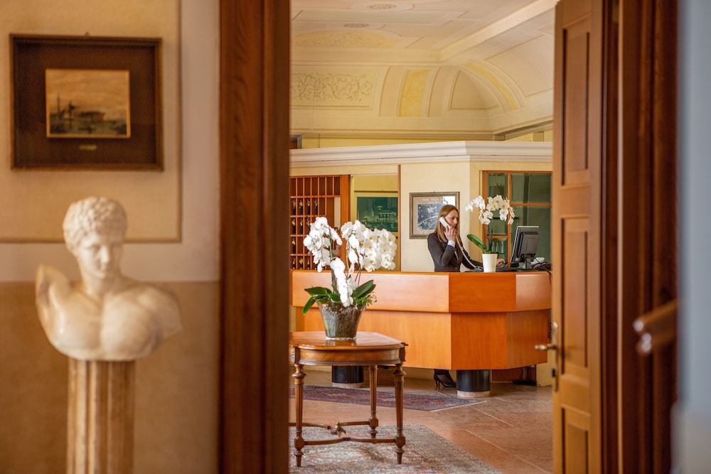 Hotel Villa Del Sogno — Hotel building in Gardone Riviera, Lombardy