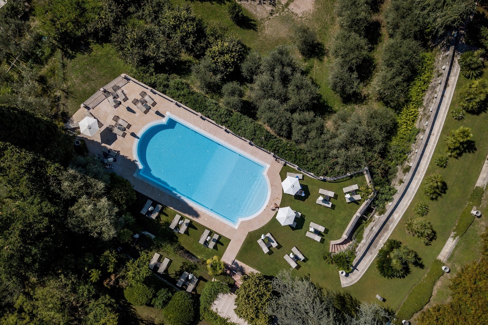Hotel Villa Del Sogno — Swimming pool in Gardone Riviera, Lombardy