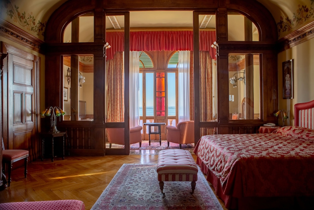 Hotel Villa Del Sogno — Hotel rooms in Gardone Riviera, Lombardy