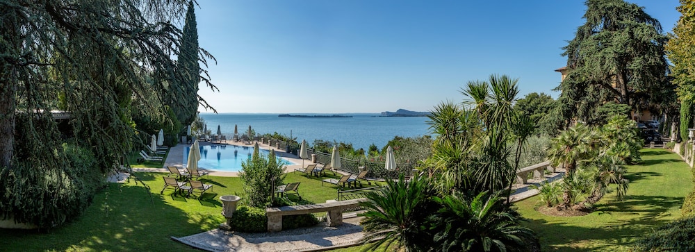 Hotel Villa Del Sogno — Swimming pool in Gardone Riviera, Lombardy
