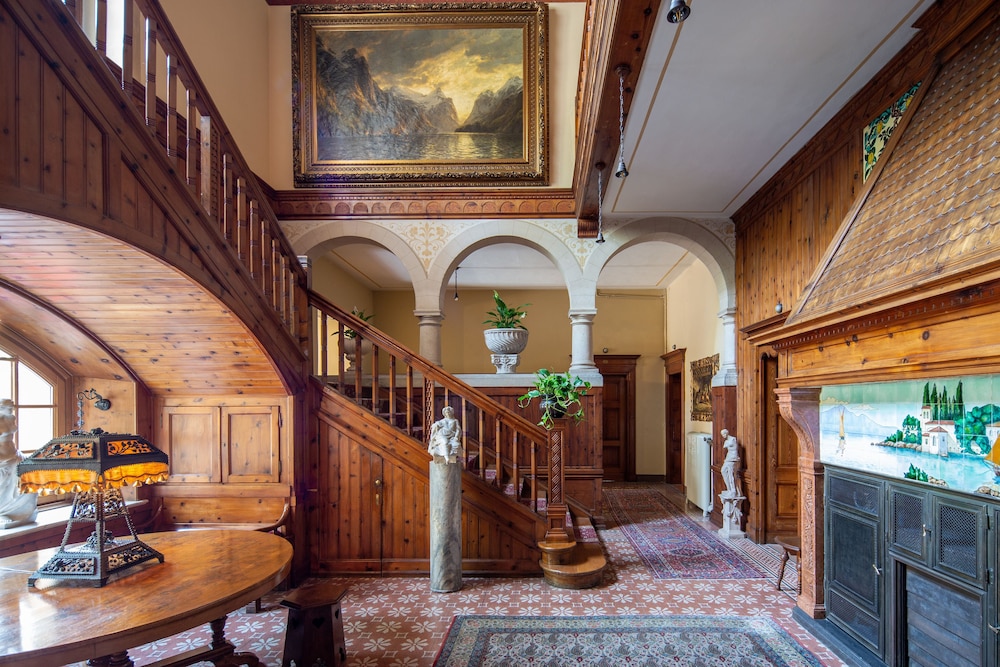 Hotel Villa Del Sogno — Hotel building in Gardone Riviera, Lombardy