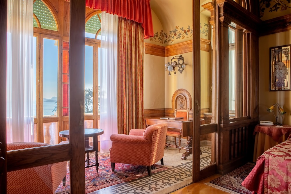 Hotel Villa Del Sogno — Hotel rooms in Gardone Riviera, Lombardy