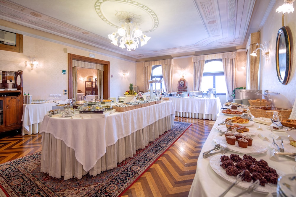 Hotel Villa Del Sogno — Restaurant & bars in Gardone Riviera, Lombardy