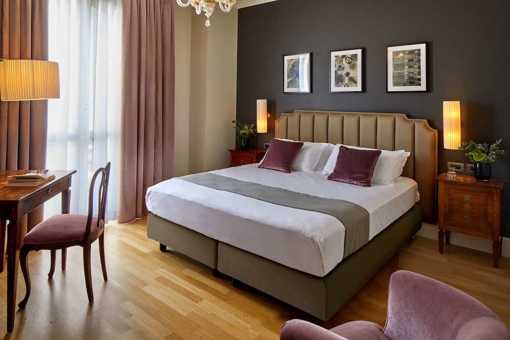 Hotel Villa Del Sogno — Hotel rooms in Gardone Riviera, Lombardy