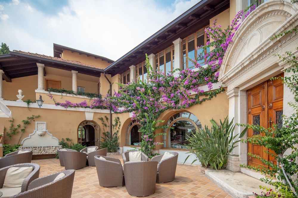 Hotel Villa Del Sogno — Hotel building in Gardone Riviera, Lombardy