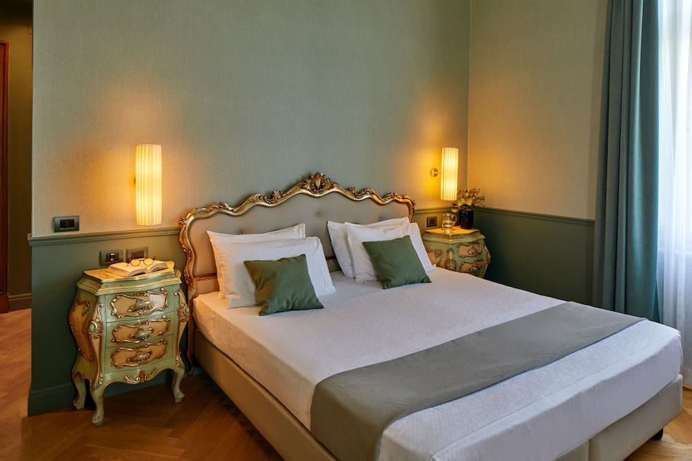 Hotel Villa Del Sogno — Hotel rooms in Gardone Riviera, Lombardy