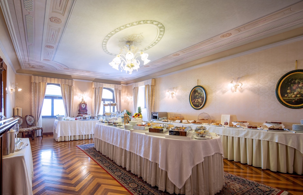 Hotel Villa Del Sogno — Restaurant & bars in Gardone Riviera, Lombardy