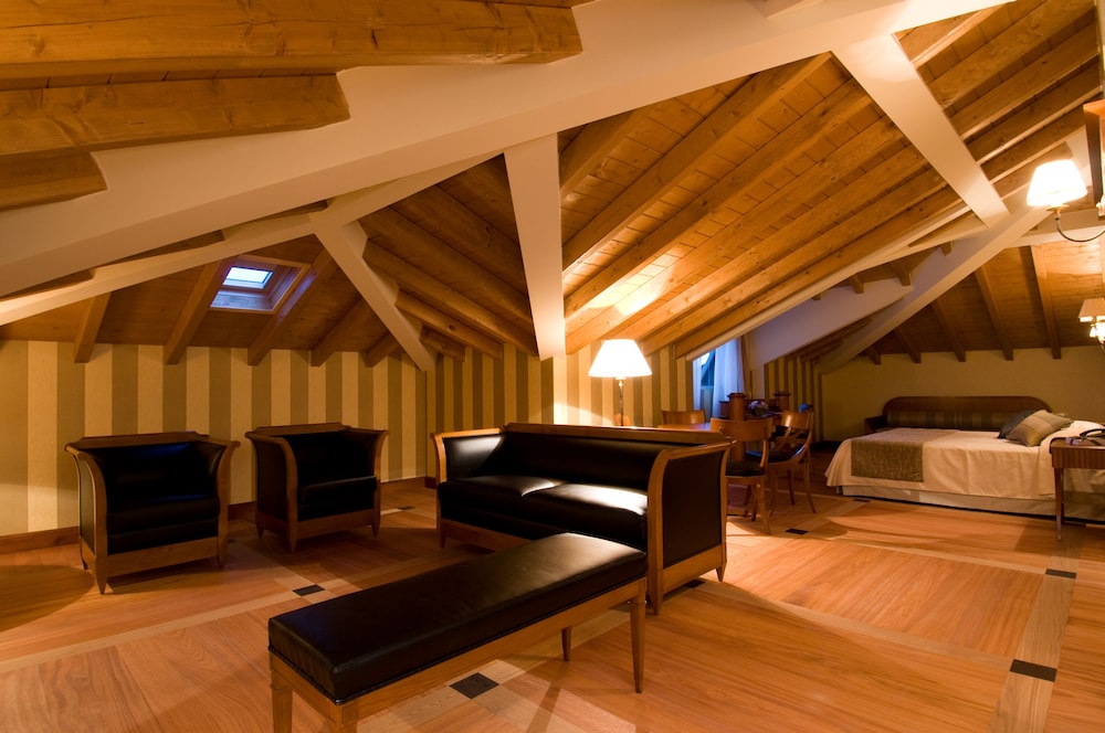 Hotel Villa Del Sogno — Hotel rooms in Gardone Riviera, Lombardy