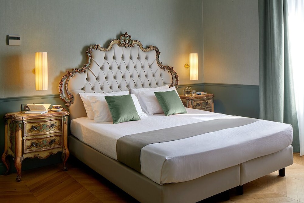 Hotel Villa Del Sogno — Hotel rooms in Gardone Riviera, Lombardy
