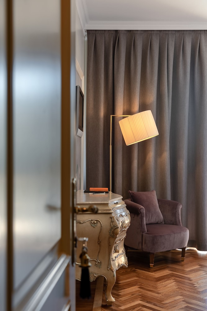 Hotel Villa Del Sogno — Hotel rooms in Gardone Riviera, Lombardy