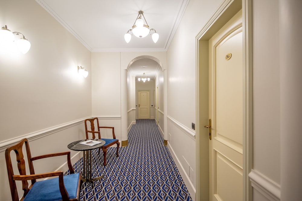 Hotel Villa Del Sogno — Hotel building in Gardone Riviera, Lombardy