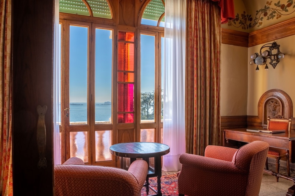 Hotel Villa Del Sogno — Hotel rooms in Gardone Riviera, Lombardy