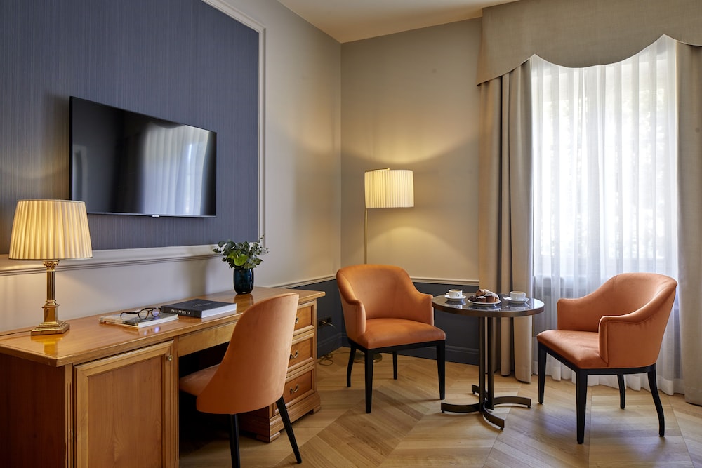 Hotel Villa Del Sogno — Hotel rooms in Gardone Riviera, Lombardy