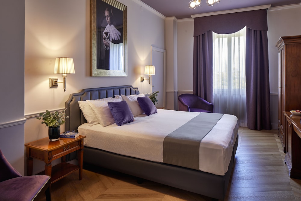 Hotel Villa Del Sogno — Hotel rooms in Gardone Riviera, Lombardy