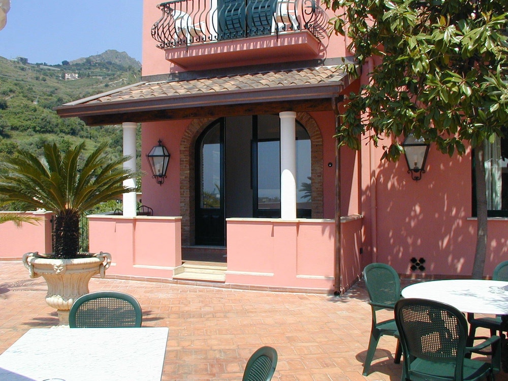 Hotel Villa Sirina — Restaurant & bars in Taormina, Sicily