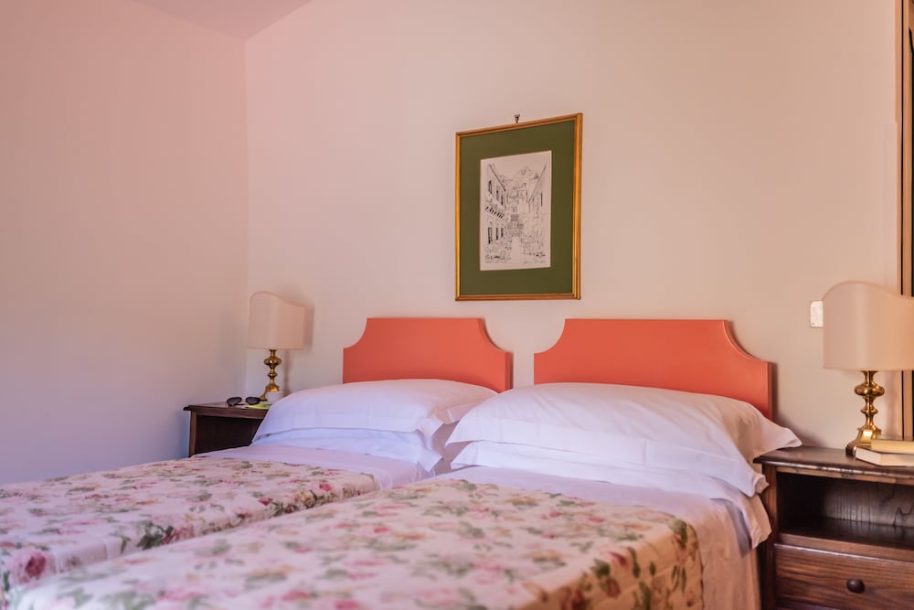Hotel Villa Sirina — Hotel rooms in Taormina, Sicily