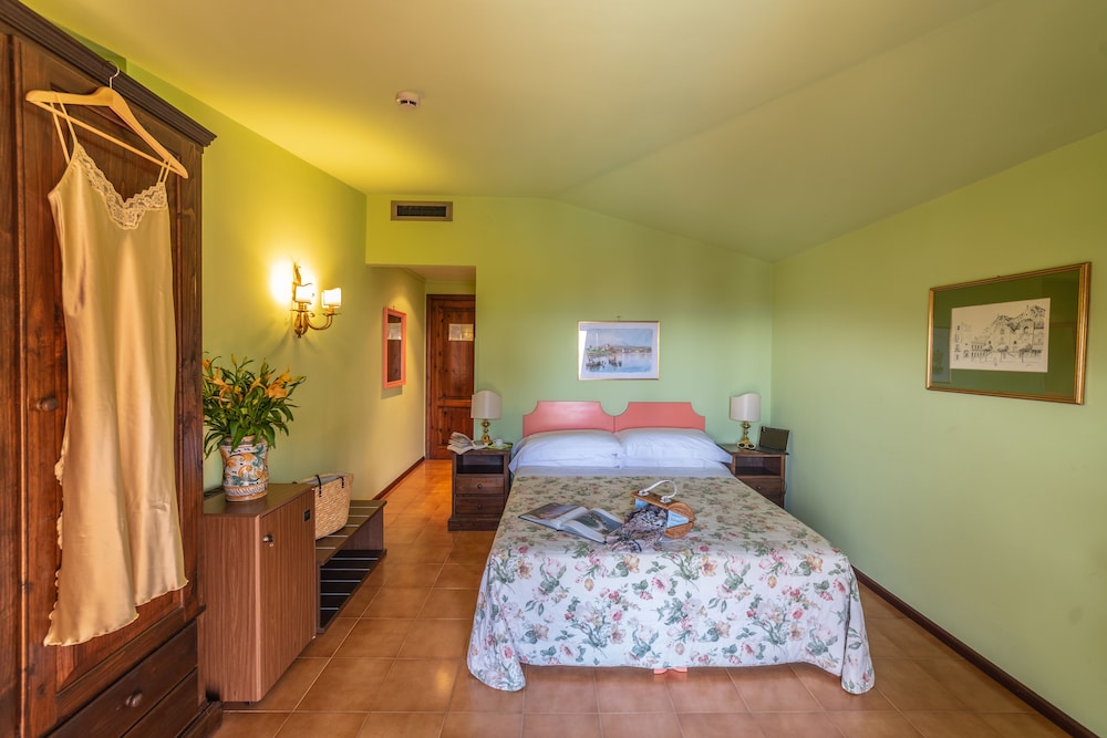 Hotel Villa Sirina — Hotel rooms in Taormina, Sicily