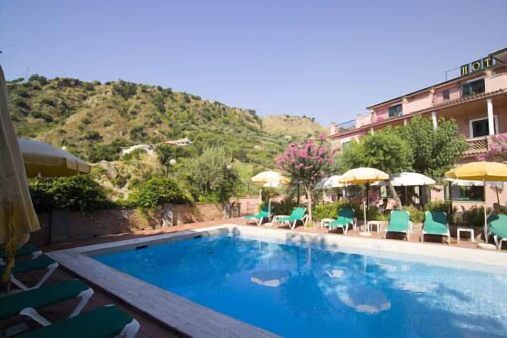 Hotel Villa Sirina — Swimming pool in Taormina, Sicily