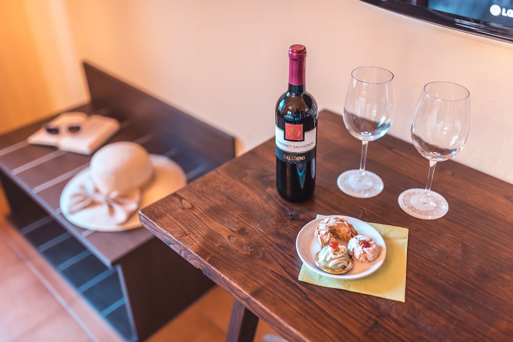 Hotel Villa Sirina — Restaurant & bars in Taormina, Sicily