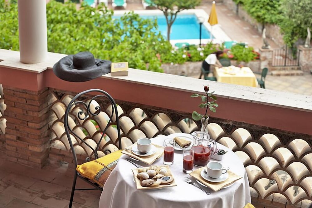 Hotel Villa Sirina — Hotel rooms in Taormina, Sicily