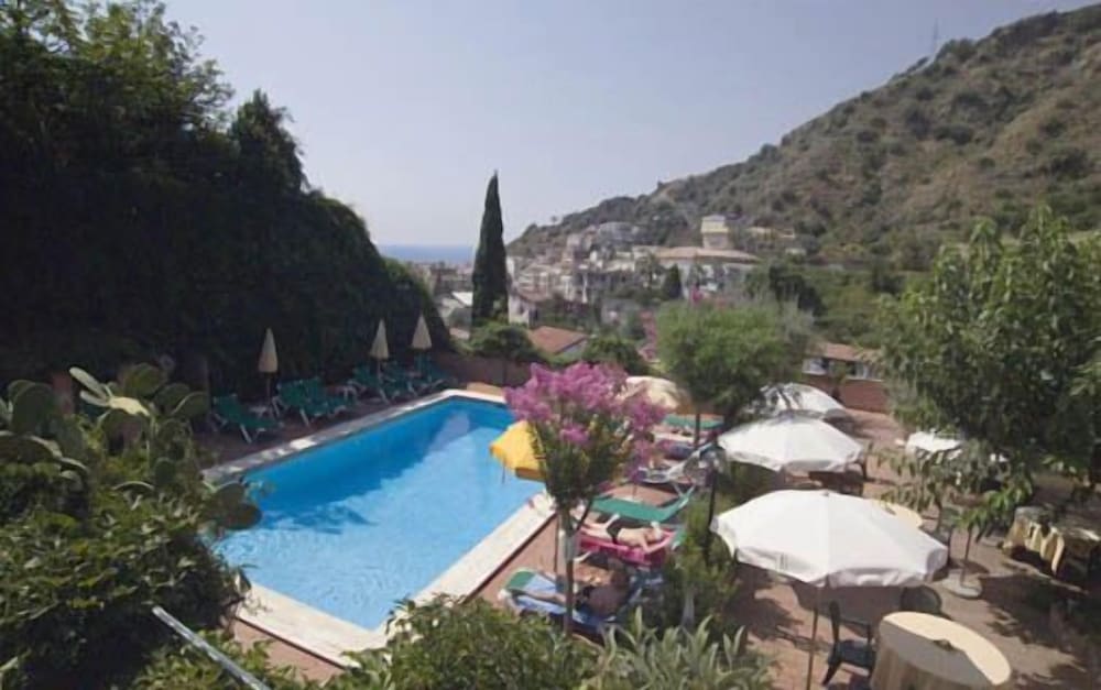 Hotel Villa Sirina — Swimming pool in Taormina, Sicily